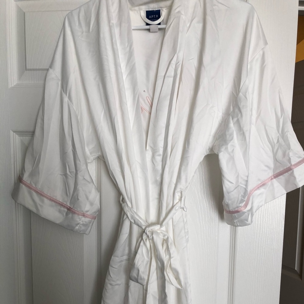 ‘Bride’ robe - Picture 2 of 2